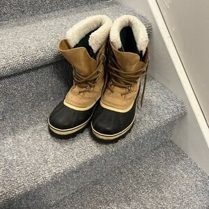 Sorel black tan and Cream Winter Boots Caribou